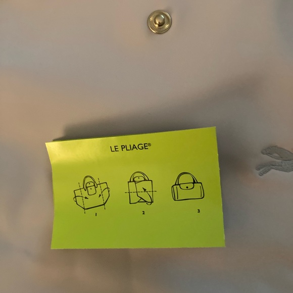 Longchamp Spacious Gray Tote Bag with Minimalist Design - Picture 9 of 10